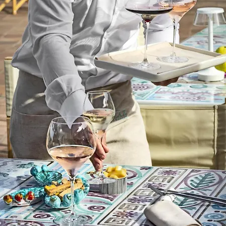La Piazza - Hotel